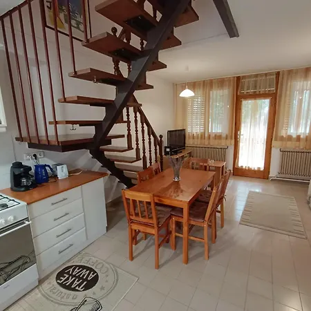 Szeki Apartman Gyula